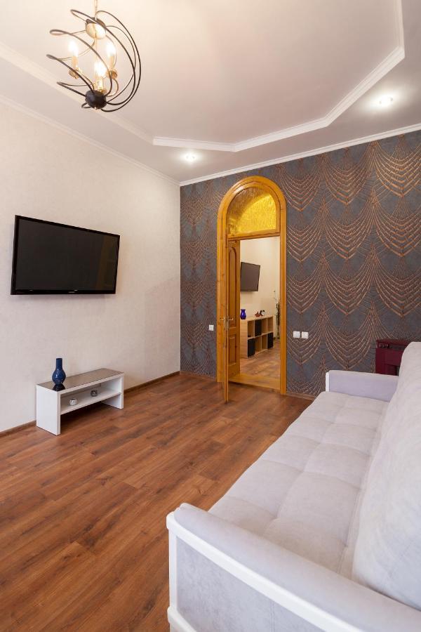 Leogrand Apartments Panteleimona Kulisha 27 Lviv Exterior photo