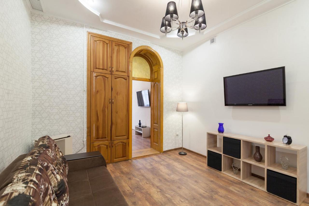 Leogrand Apartments Panteleimona Kulisha 27 Lviv Exterior photo